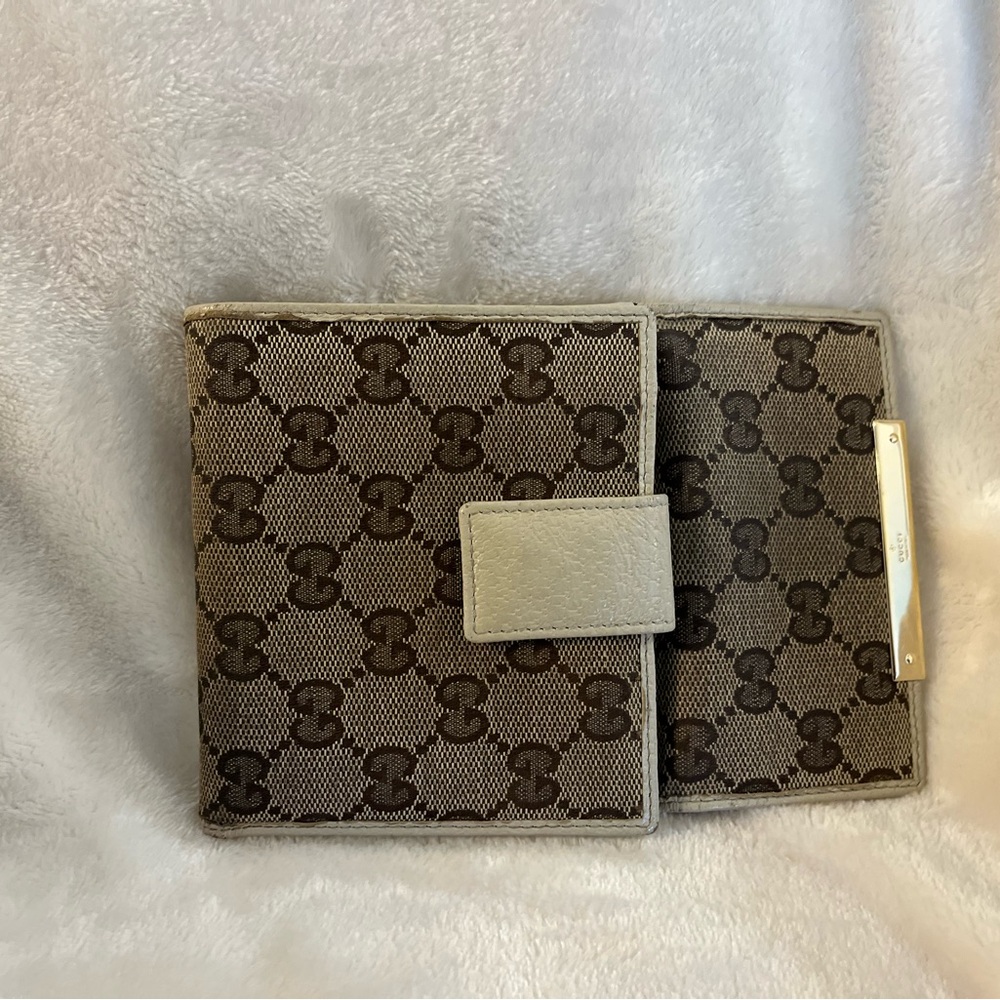Gucci Beige and Brown Monogram Wallet - Picture 4 of 8